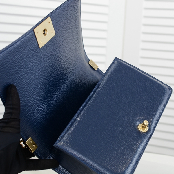 シャネルバッグ着用イメージ